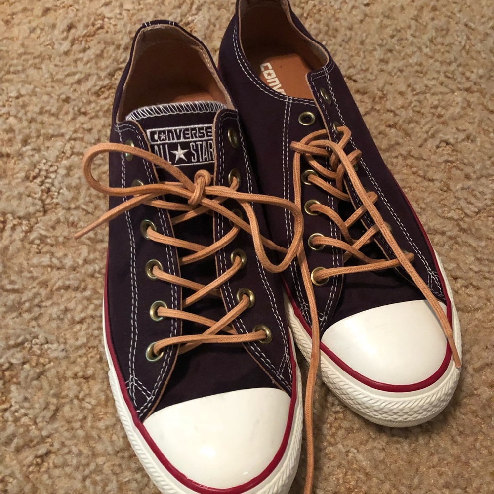 Women’s size 10 Converse All Star burgundy maroon